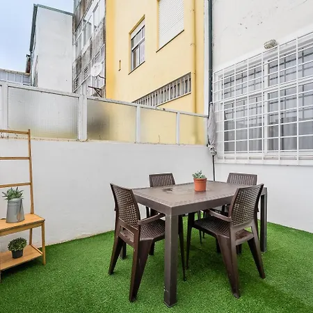 Guestready - Peaceful With A Private Backyard 포르투